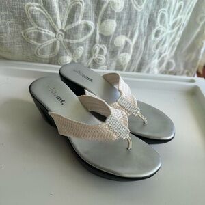 Whitemt Cream Pearl-Embellished Wedge Thong Sandals